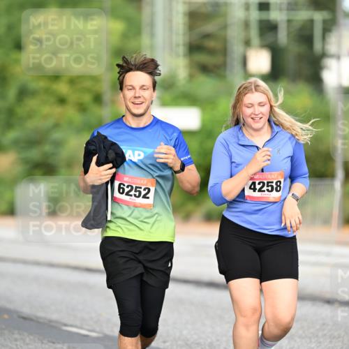 06.09.2026 - CURREX Alsterlauf Dr. Thomas Lammeyer http://msf.ph/oto/10146270 06.09.2026 10:21:08 Laufen 5400, 6252, 4258 meine-sportfotos.de