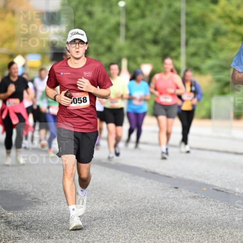 06.09.2026 - CURREX Alsterlauf Dr. Thomas Lammeyer http://msf.ph/oto/10146323 06.09.2026 10:21:15 Laufen 058, 74, 6325 meine-sportfotos.de