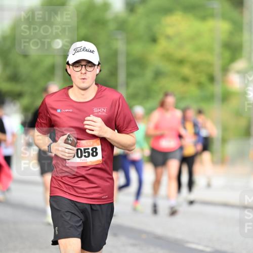 06.09.2026 - CURREX Alsterlauf Dr. Thomas Lammeyer http://msf.ph/oto/10146334 06.09.2026 10:21:17 Laufen 058 meine-sportfotos.de