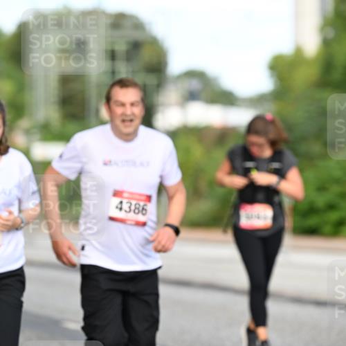 06.09.2026 - CURREX Alsterlauf Dr. Thomas Lammeyer http://msf.ph/oto/10146423 06.09.2026 10:21:30 Laufen 4386, 4385 meine-sportfotos.de