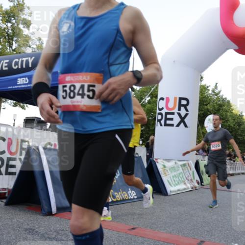 06.09.2026 - CURREX Alsterlauf Yannick Fuchs http://msf.ph/oto/10146607 06.09.2026 09:47:56 Ziel 2114, 2759, 4145, 4718, 4743, 5020, 5076, 5219, 5704, 5845, 6228, 6262 meine-sportfotos.de