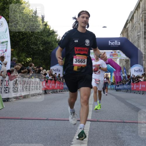 06.09.2026 - CURREX Alsterlauf Yannick Fuchs http://msf.ph/oto/10146675 06.09.2026 09:48:05 Ziel 2114, 2134, 2463, 3632, 3665, 4718, 4743, 5076, 5219, 5804, 5932, 6009 meine-sportfotos.de