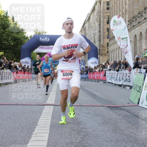 06.09.2026 - CURREX Alsterlauf Yannick Fuchs http://msf.ph/oto/10146785 06.09.2026 09:48:07 Ziel 2114, 2134, 2463, 3632, 3665, 4405, 4472, 4743, 5076, 5315, 5804, 5932, 6009 meine-sportfotos.de