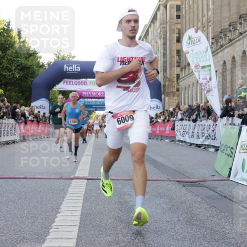 06.09.2026 - CURREX Alsterlauf Yannick Fuchs http://msf.ph/oto/10146809 06.09.2026 09:48:07 Ziel 2114, 2134, 2463, 3632, 3665, 4405, 4472, 4743, 5076, 5315, 5804, 5932, 6009 meine-sportfotos.de