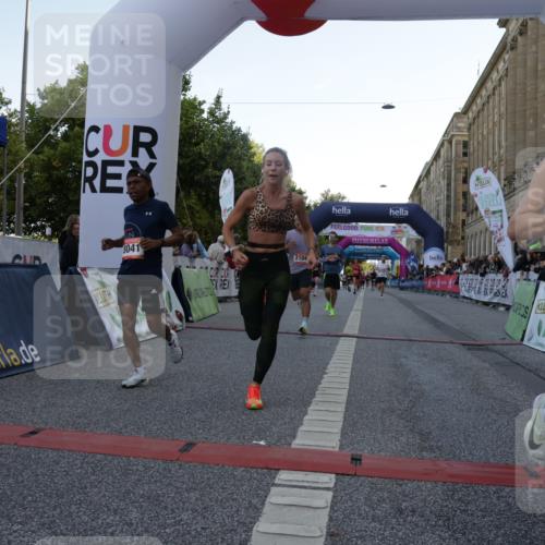 06.09.2026 - CURREX Alsterlauf Yannick Fuchs http://msf.ph/oto/10146979 06.09.2026 09:48:16 Ziel 2104, 2134, 2275, 2746, 3632, 3878, 4254, 4405, 4472, 4583, 5153, 5315, 5804, 6414, 8041 meine-sportfotos.de