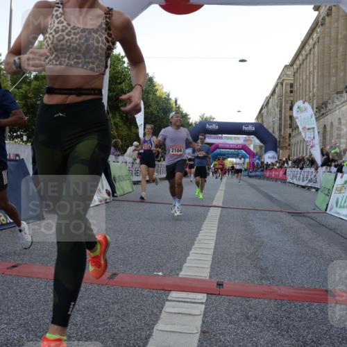 06.09.2026 - CURREX Alsterlauf Yannick Fuchs http://msf.ph/oto/10147002 06.09.2026 09:48:17 Ziel 2104, 2189, 2275, 2746, 3632, 3878, 4254, 4405, 4472, 4583, 5153, 5315, 5804, 6414, 8041 meine-sportfotos.de