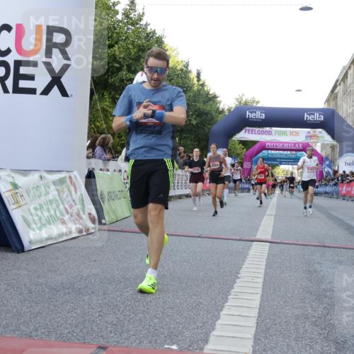 06.09.2026 - CURREX Alsterlauf Yannick Fuchs http://msf.ph/oto/10147050 06.09.2026 09:48:19 Ziel 2104, 2189, 2275, 2746, 3878, 4254, 4405, 4472, 4583, 5153, 5315, 5868, 6414, 8041 meine-sportfotos.de