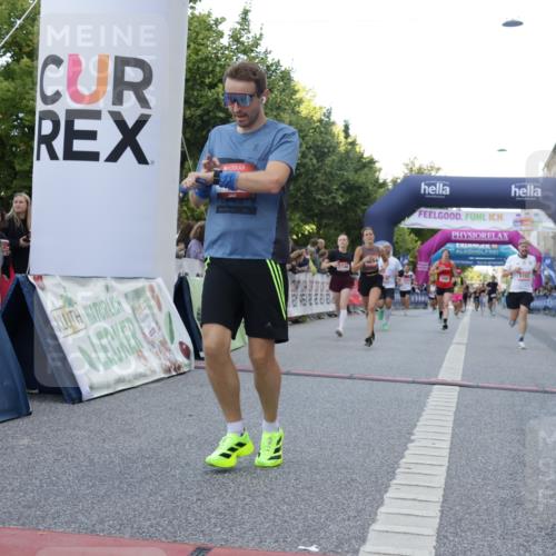 06.09.2026 - CURREX Alsterlauf Yannick Fuchs http://msf.ph/oto/10147055 06.09.2026 09:48:19 Ziel 2104, 2189, 2275, 2746, 3878, 4254, 4405, 4472, 4583, 5153, 5315, 5868, 6414, 8041 meine-sportfotos.de