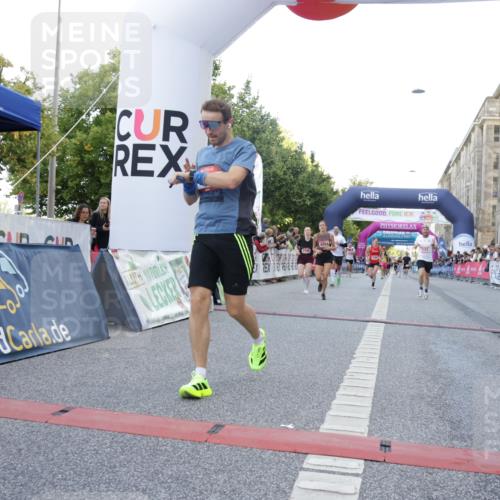 06.09.2026 - CURREX Alsterlauf Yannick Fuchs http://msf.ph/oto/10147060 06.09.2026 09:48:19 Ziel 2104, 2189, 2275, 2746, 3878, 4254, 4405, 4472, 4583, 5153, 5315, 5868, 6414, 8041 meine-sportfotos.de