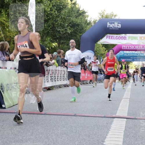 06.09.2026 - CURREX Alsterlauf Yannick Fuchs http://msf.ph/oto/10147077 06.09.2026 09:48:21 Ziel 2104, 2189, 2275, 2746, 3045, 3860, 3878, 4254, 4583, 5153, 5311, 5868, 6414, 8041 meine-sportfotos.de