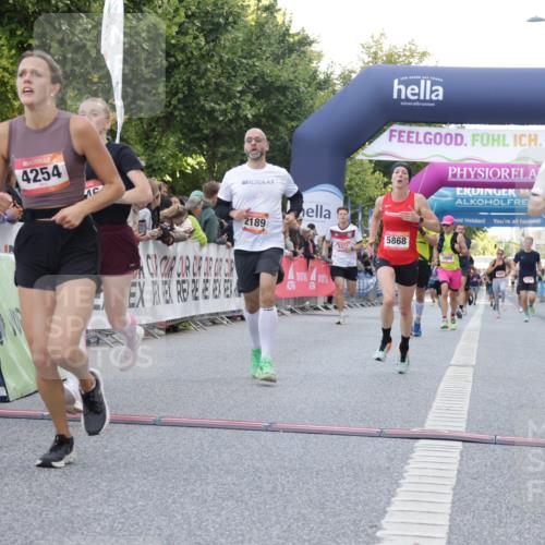 06.09.2026 - CURREX Alsterlauf Yannick Fuchs http://msf.ph/oto/10147083 06.09.2026 09:48:21 Ziel 2104, 2189, 2275, 2746, 3045, 3860, 3878, 4254, 4583, 5153, 5311, 5868, 6414, 8041 meine-sportfotos.de