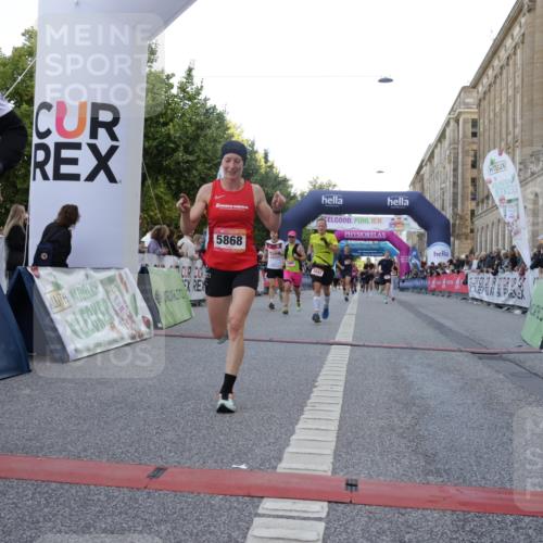 06.09.2026 - CURREX Alsterlauf Yannick Fuchs http://msf.ph/oto/10147143 06.09.2026 09:48:24 Ziel 2104, 2189, 2746, 2796, 3045, 3860, 3878, 3977, 4254, 4690, 4774, 5153, 5311, 5868, 6040, 6414 meine-sportfotos.de