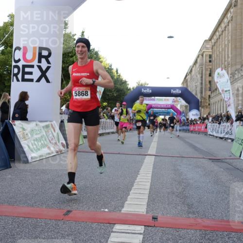 06.09.2026 - CURREX Alsterlauf Yannick Fuchs http://msf.ph/oto/10147156 06.09.2026 09:48:24 Ziel 2104, 2189, 2746, 2796, 3045, 3860, 3878, 3977, 4254, 4690, 4774, 5153, 5311, 5868, 6040, 6414 meine-sportfotos.de
