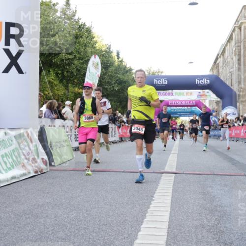 06.09.2026 - CURREX Alsterlauf Yannick Fuchs http://msf.ph/oto/10147185 06.09.2026 09:48:25 Ziel 2189, 2746, 2796, 3045, 3860, 3878, 3977, 4254, 4690, 4774, 5153, 5311, 5868, 6040 meine-sportfotos.de