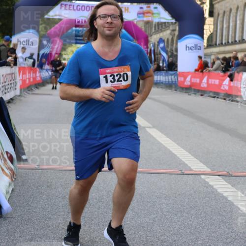 06.09.2026 - CURREX Alsterlauf Strokosch-Dieckow http://msf.ph/oto/10147186 06.09.2026 11:56:07 Ziel 1109, 1110, 1131, 1299, 1320, 8103, 8285, 8312 meine-sportfotos.de