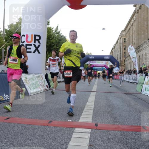 06.09.2026 - CURREX Alsterlauf Yannick Fuchs http://msf.ph/oto/10147225 06.09.2026 09:48:26 Ziel 2189, 2746, 2796, 3045, 3860, 3977, 4254, 4690, 4774, 5153, 5311, 5868, 6040 meine-sportfotos.de