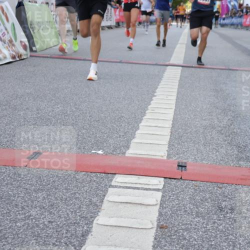 06.09.2026 - CURREX Alsterlauf Yannick Fuchs http://msf.ph/oto/10147296 06.09.2026 09:48:39 Ziel 2081, 2088, 2480, 3798, 3847, 4359, 4471, 4553, 4898, 5245, 5450, 5941, 6198, 6481, 8188, 8217, 8223 meine-sportfotos.de
