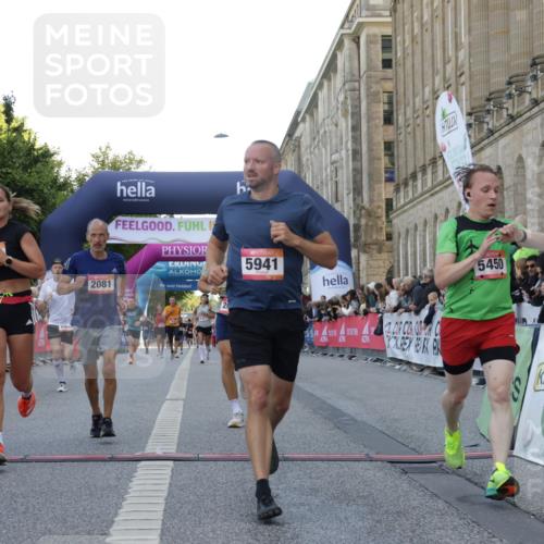 06.09.2026 - CURREX Alsterlauf Yannick Fuchs http://msf.ph/oto/10147304 06.09.2026 09:48:40 Ziel 2081, 2088, 2480, 3008, 3798, 3847, 4359, 4553, 4898, 5245, 5450, 5941, 6198, 6481, 8188, 8223 meine-sportfotos.de