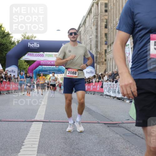 06.09.2026 - CURREX Alsterlauf Yannick Fuchs http://msf.ph/oto/10147342 06.09.2026 09:48:42 Ziel 2081, 2088, 2480, 3008, 4359, 4553, 5204, 5245, 5450, 5941, 6198, 6317, 6481, 8188, 8223 meine-sportfotos.de