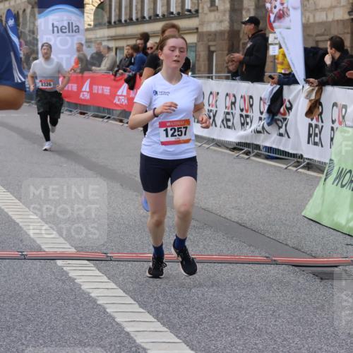 06.09.2026 - CURREX Alsterlauf Strokosch-Dieckow http://msf.ph/oto/10147412 06.09.2026 11:56:58 Ziel 1055, 1148, 1171, 1248, 1257, 1282, 1292, 8098, 8325, 8326 meine-sportfotos.de