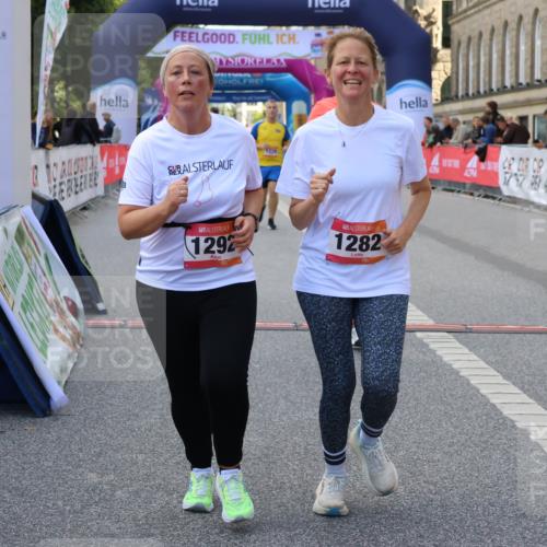 06.09.2026 - CURREX Alsterlauf Strokosch-Dieckow http://msf.ph/oto/10147456 06.09.2026 11:57:05 Ziel 1055, 1228, 1229, 1248, 1257, 1282, 1292, 8284, 8325, 8326 meine-sportfotos.de