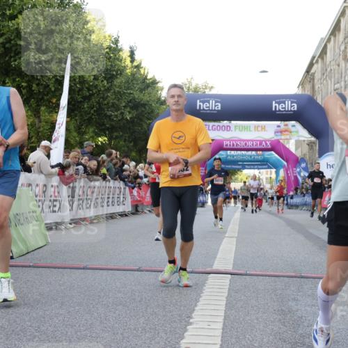 06.09.2026 - CURREX Alsterlauf Yannick Fuchs http://msf.ph/oto/10147498 06.09.2026 09:48:49 Ziel 2480, 2632, 3008, 5204, 5280, 5410, 6061, 6317 meine-sportfotos.de