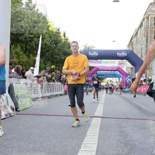 06.09.2026 - CURREX Alsterlauf Yannick Fuchs http://msf.ph/oto/10147508 06.09.2026 09:48:49 Ziel 2480, 2632, 3008, 5204, 5280, 5410, 6061, 6317 meine-sportfotos.de