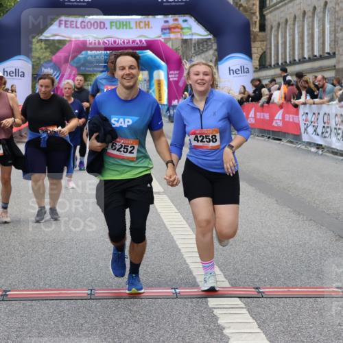 06.09.2026 - CURREX Alsterlauf Strokosch-Dieckow http://msf.ph/oto/10147668 06.09.2026 10:25:48 Ziel 2075, 2635, 2636, 3297, 3774, 4258, 4794, 5409, 6202, 6252, 6325 meine-sportfotos.de