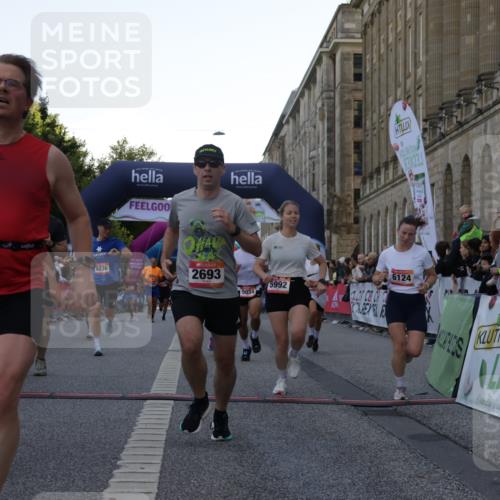 06.09.2026 - CURREX Alsterlauf Yannick Fuchs http://msf.ph/oto/10147744 06.09.2026 09:49:00 Ziel 2067, 2655, 2693, 3009, 3074, 3533, 4579, 4785, 5034, 5378, 5400, 5929, 5992, 6041, 6124, 6236, 6245 meine-sportfotos.de