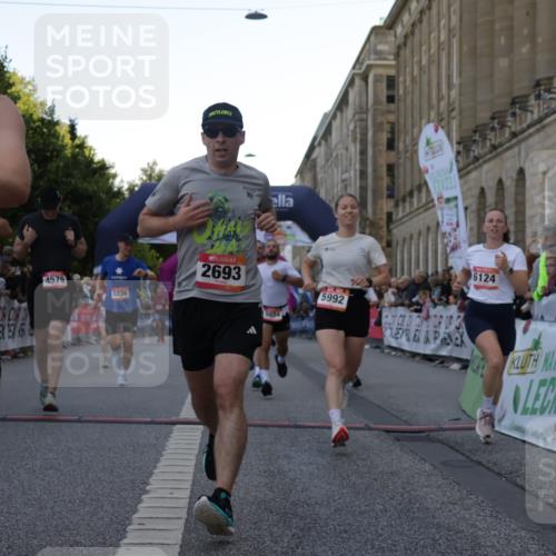 06.09.2026 - CURREX Alsterlauf Yannick Fuchs http://msf.ph/oto/10147756 06.09.2026 09:49:00 Ziel 2067, 2655, 2693, 3009, 3074, 3533, 4579, 4785, 5034, 5378, 5400, 5929, 5992, 6041, 6124, 6236, 6245 meine-sportfotos.de