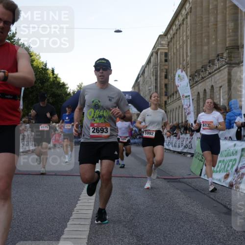 06.09.2026 - CURREX Alsterlauf Yannick Fuchs http://msf.ph/oto/10147761 06.09.2026 09:49:00 Ziel 2067, 2655, 2693, 3009, 3074, 3533, 4579, 4785, 5034, 5378, 5400, 5929, 5992, 6041, 6124, 6236, 6245 meine-sportfotos.de