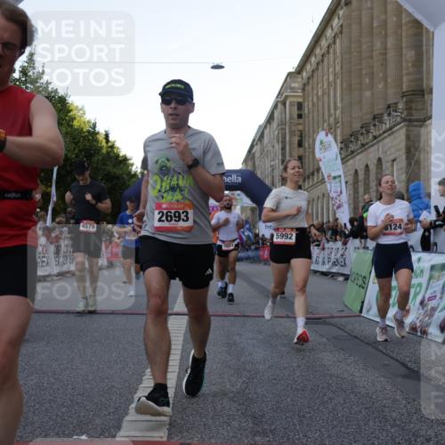 06.09.2026 - CURREX Alsterlauf Yannick Fuchs http://msf.ph/oto/10147765 06.09.2026 09:49:01 Ziel 2067, 2655, 2693, 3009, 3074, 3533, 4579, 4785, 5034, 5068, 5378, 5400, 5929, 5992, 6041, 6124, 6236, 6245, 8106 meine-sportfotos.de