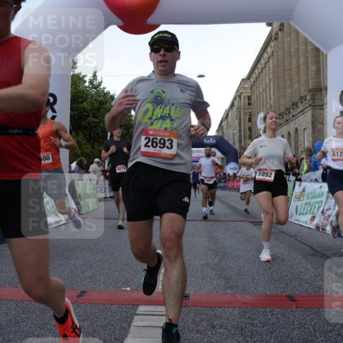 06.09.2026 - CURREX Alsterlauf Yannick Fuchs http://msf.ph/oto/10147777 06.09.2026 09:49:01 Ziel 2067, 2655, 2693, 3009, 3074, 3533, 4579, 4785, 5034, 5068, 5378, 5400, 5929, 5992, 6041, 6124, 6236, 6245, 8106 meine-sportfotos.de