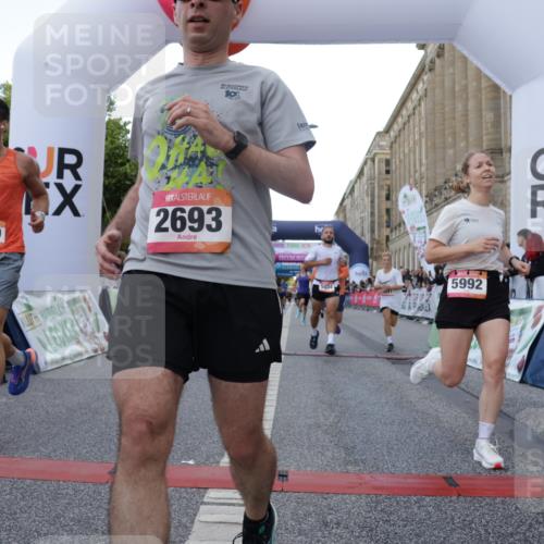 06.09.2026 - CURREX Alsterlauf Yannick Fuchs http://msf.ph/oto/10147782 06.09.2026 09:49:01 Ziel 2067, 2655, 2693, 3009, 3074, 3533, 4579, 4785, 5034, 5068, 5378, 5400, 5929, 5992, 6041, 6124, 6236, 6245, 8106 meine-sportfotos.de