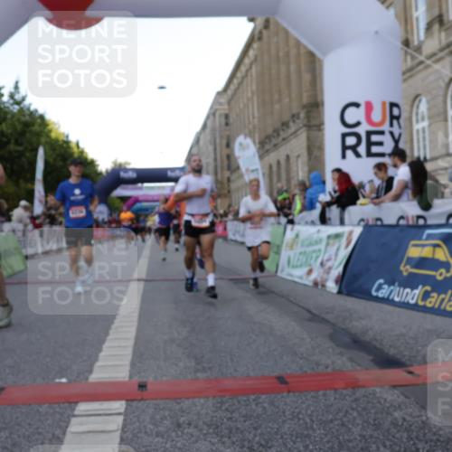 06.09.2026 - CURREX Alsterlauf Yannick Fuchs http://msf.ph/oto/10147804 06.09.2026 09:49:02 Ziel 2067, 2655, 2693, 3009, 3074, 3533, 3880, 4037, 4579, 4785, 5034, 5068, 5251, 5378, 5400, 5929, 5992, 6041, 6124, 6236, 6245, 8106 meine-sportfotos.de