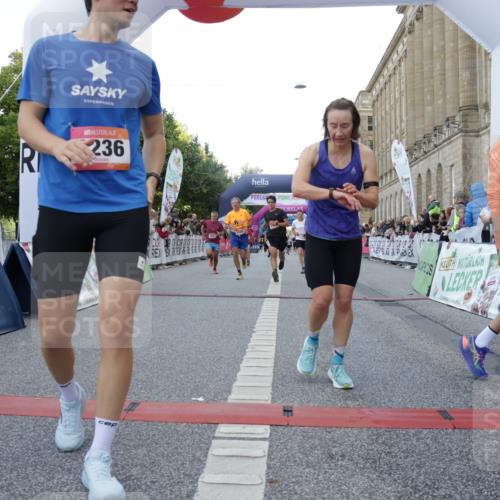 06.09.2026 - CURREX Alsterlauf Yannick Fuchs http://msf.ph/oto/10147847 06.09.2026 09:49:05 Ziel 2067, 2655, 2693, 3009, 3533, 3880, 4037, 4579, 4785, 5034, 5068, 5251, 5378, 5400, 5992, 6041, 6124, 6236, 6245, 6380, 8106 meine-sportfotos.de