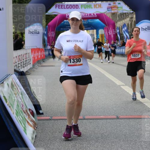 06.09.2026 - CURREX Alsterlauf Strokosch-Dieckow http://msf.ph/oto/10147884 06.09.2026 11:59:20 Ziel 1037, 1038, 1254, 1291, 1304, 1330 meine-sportfotos.de
