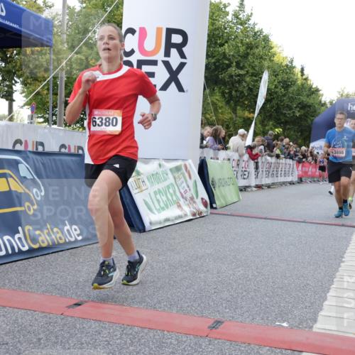 06.09.2026 - CURREX Alsterlauf Yannick Fuchs http://msf.ph/oto/10147909 06.09.2026 09:49:10 Ziel 2009, 3533, 3880, 3898, 4037, 5068, 5251, 5378, 5448, 5924, 6380, 8106 meine-sportfotos.de