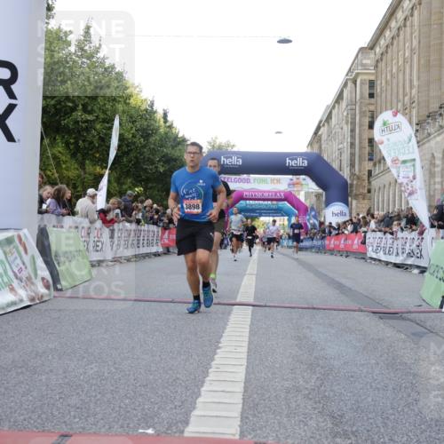 06.09.2026 - CURREX Alsterlauf Yannick Fuchs http://msf.ph/oto/10147922 06.09.2026 09:49:10 Ziel 2009, 3533, 3880, 3898, 4037, 5068, 5251, 5378, 5448, 5924, 6380, 8106 meine-sportfotos.de