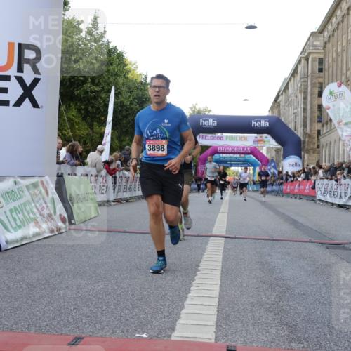 06.09.2026 - CURREX Alsterlauf Yannick Fuchs http://msf.ph/oto/10147946 06.09.2026 09:49:11 Ziel 2009, 3533, 3880, 3898, 4037, 4249, 5068, 5251, 5378, 5448, 5667, 5924, 6380, 6415, 8106 meine-sportfotos.de