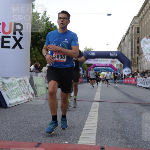 06.09.2026 - CURREX Alsterlauf Yannick Fuchs http://msf.ph/oto/10147967 06.09.2026 09:49:12 Ziel 2009, 2216, 3880, 3898, 4037, 4249, 5068, 5251, 5448, 5667, 5924, 6173, 6380, 6415, 8106 meine-sportfotos.de