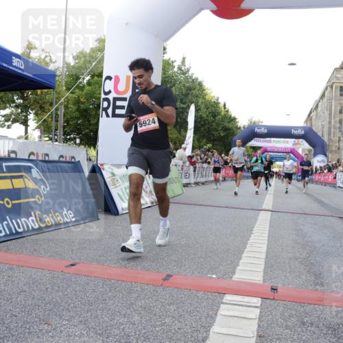 06.09.2026 - CURREX Alsterlauf Yannick Fuchs http://msf.ph/oto/10147981 06.09.2026 09:49:13 Ziel 2009, 2216, 3880, 3898, 4037, 4249, 5068, 5251, 5448, 5667, 5924, 6173, 6380, 6415, 8106 meine-sportfotos.de