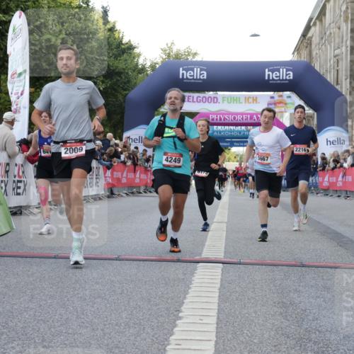 06.09.2026 - CURREX Alsterlauf Yannick Fuchs http://msf.ph/oto/10148012 06.09.2026 09:49:15 Ziel 2009, 2216, 3845, 3898, 4249, 5331, 5448, 5667, 5924, 6173, 6380, 6415, 8065 meine-sportfotos.de