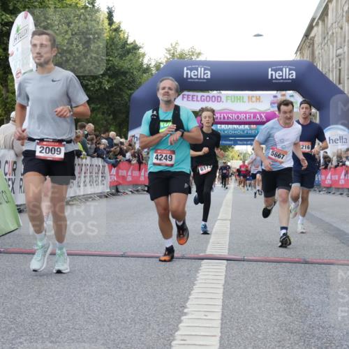 06.09.2026 - CURREX Alsterlauf Yannick Fuchs http://msf.ph/oto/10148026 06.09.2026 09:49:15 Ziel 2009, 2216, 3845, 3898, 4249, 5331, 5448, 5667, 5924, 6173, 6380, 6415, 8065 meine-sportfotos.de