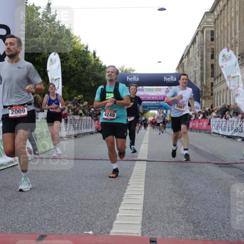 06.09.2026 - CURREX Alsterlauf Yannick Fuchs http://msf.ph/oto/10148050 06.09.2026 09:49:16 Ziel 2009, 2216, 3383, 3845, 3898, 4249, 5331, 5448, 5667, 5924, 6173, 6380, 6415, 8065 meine-sportfotos.de