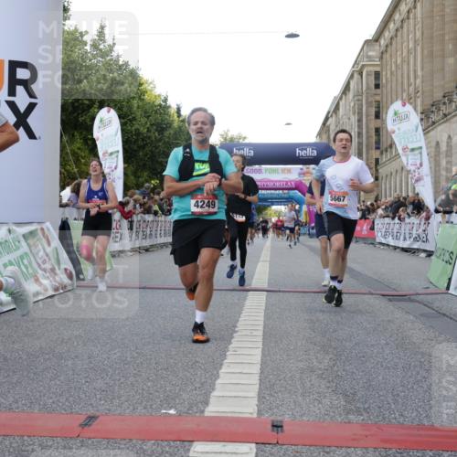 06.09.2026 - CURREX Alsterlauf Yannick Fuchs http://msf.ph/oto/10148062 06.09.2026 09:49:16 Ziel 2009, 2216, 3383, 3845, 3898, 4249, 5331, 5448, 5667, 5924, 6173, 6380, 6415, 8065 meine-sportfotos.de