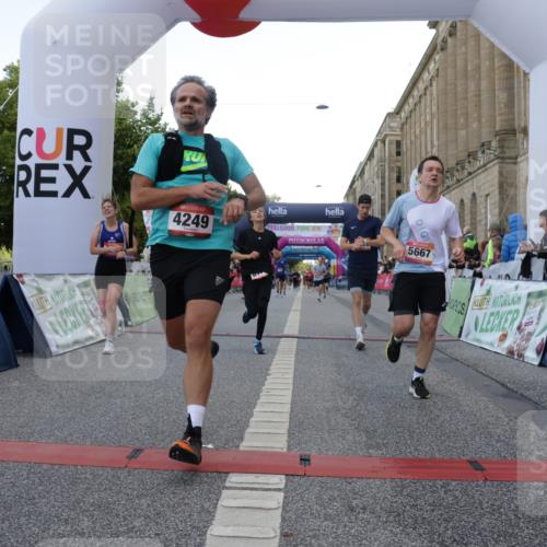 06.09.2026 - CURREX Alsterlauf Yannick Fuchs http://msf.ph/oto/10148089 06.09.2026 09:49:17 Ziel 1045, 2009, 2216, 3383, 3845, 3898, 3940, 4249, 5331, 5448, 5667, 5784, 5924, 6173, 6415, 8065 meine-sportfotos.de