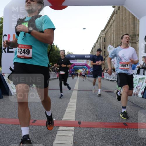 06.09.2026 - CURREX Alsterlauf Yannick Fuchs http://msf.ph/oto/10148098 06.09.2026 09:49:17 Ziel 1045, 2009, 2216, 3383, 3845, 3898, 3940, 4249, 5331, 5448, 5667, 5784, 5924, 6173, 6415, 8065 meine-sportfotos.de