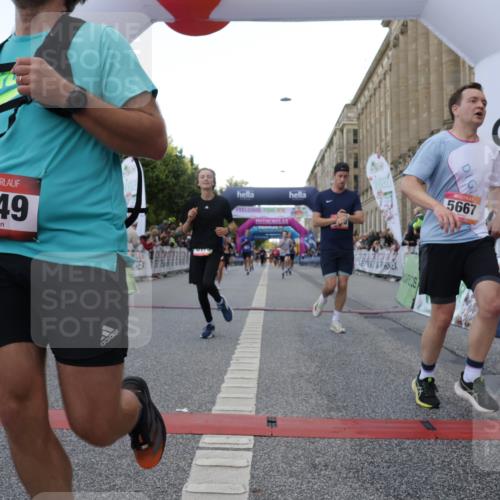 06.09.2026 - CURREX Alsterlauf Yannick Fuchs http://msf.ph/oto/10148102 06.09.2026 09:49:17 Ziel 1045, 2009, 2216, 3383, 3845, 3898, 3940, 4249, 5331, 5448, 5667, 5784, 5924, 6173, 6415, 8065 meine-sportfotos.de