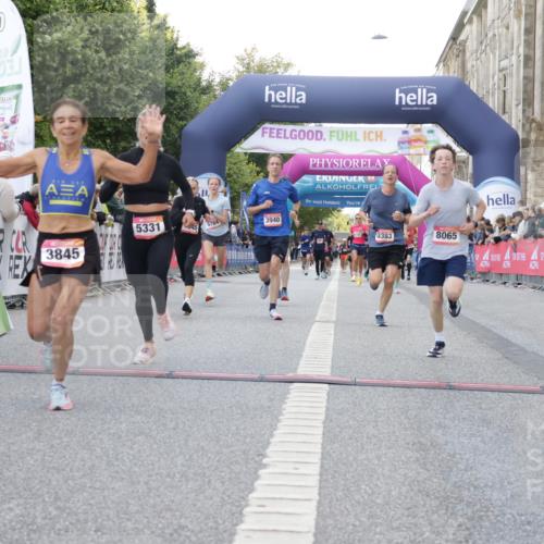 06.09.2026 - CURREX Alsterlauf Yannick Fuchs http://msf.ph/oto/10148145 06.09.2026 09:49:19 Ziel 1045, 2009, 2216, 3383, 3845, 3940, 4249, 4722, 4999, 5331, 5667, 5784, 5924, 6173, 6415, 8065 meine-sportfotos.de